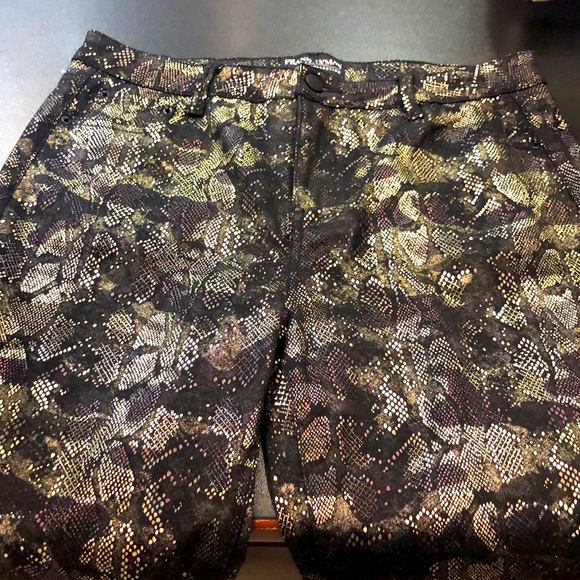 FRANK LYMAN BLACK PANT WITH SNAKE PRINT IN GOLD WITH SOME HINTS OF BROWN ! - Picture 3 of 6